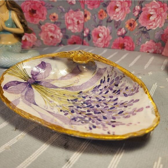 DECOUPAGE CLAM SHELL DECOUPAGE PURPLE FLOWERS WITH RIBBON TRINKET DISH - Picture 7 of 10
